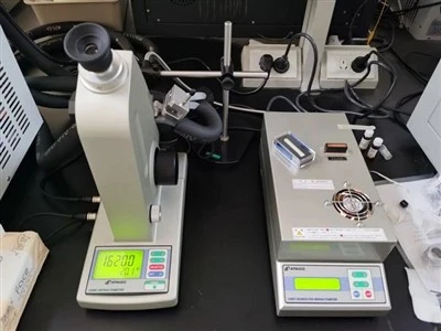 Prüfung von Epoxidharzklebstoffen